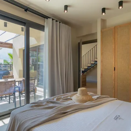 Ntinas Seaside Villa *